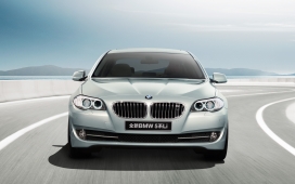 2011全新BMW 宝马520Li高清桌面摄影壁纸-轻松优享大美之悦