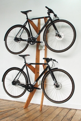 国外家具的自行车：雕塑自行车存放