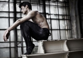 男人的芭蕾舞-莫斯科Danil Golovkin摄影师艺术家黑白摄影作品