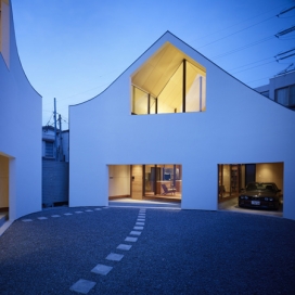 日本建筑师昭雄-神奈川县并排的两个相邻房子