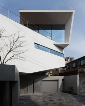 日本建筑师Takato Tamagami-东京的两个围绕对方纠缠不清的家园建筑