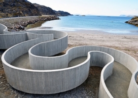 北冰洋边缘海滩弯曲的混凝土坡道“渠道”-挪威reiulf Ramstad建筑工作室设计