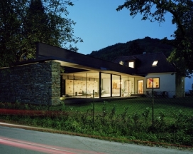 玻璃箱庭院生活空间-奥地利建筑师Atelier Thomas Pucher作品