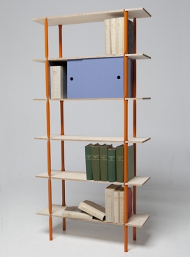 开槽胶合板木板储物书架-Arttu Kuisma设计师作品-固定竖立只需一竿子插成在每个角落的货架