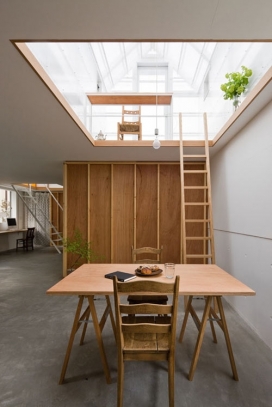 日本兵库县山崎的房屋建筑-灵感来自温室哟岛-Yo Shimada建筑师作品-光线充足，简约的空间，其中包括厨房，客厅，卧室