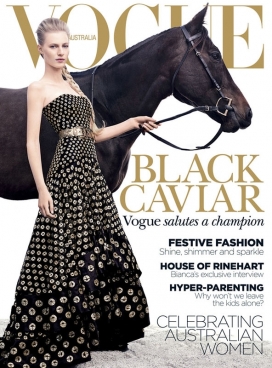 朱莉娅诺比斯-马术美容，Vogue澳大利亚2012年12月封面