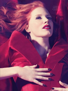 杰西卡・查斯顿-一个“蛇蝎”美人出类拔萃的“红色警报”时装秀
