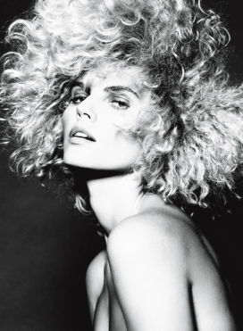 Vogue意大利-皮肤的美，杰西卡・哈特和梅勒迪模特提供美丽美诱的人像