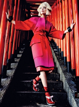 卡罗琳-Vogue美国时尚-简约现代亚洲风格的衣
