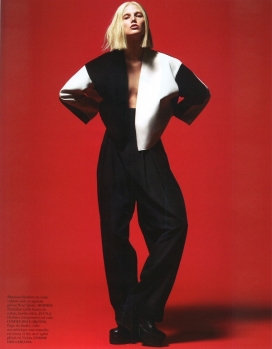Vogue巴黎-经典黑白红时装秀