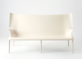 乳白色的椅子沙发设计-法国设计师Philippe Starck作品-灵感童年的回忆