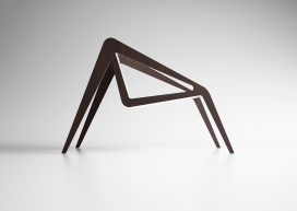 蜘蛛凳-瑞士建筑师Studioforma设计的类似蜘蛛形状的凳子