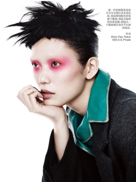 Vogue中国-充满生机超大件，浓妆艳抹，看起来充满活力和野生