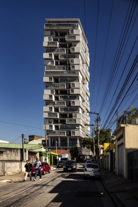62码公寓楼-像积木游戏一个一个堆放在顶部