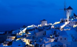 希腊圣托里尼蓝色小村镇壁纸