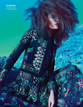 绿调-卡梅伦罗素-ELLE艾丽英国2014年2月-蓬松的发型设计，把你带入部落