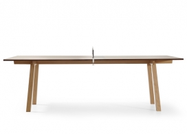 荷兰Richard Hutten(理查德・胡腾)的设计组合-会议乒乓球桌，可以很容易地转换为一场乒乓球比赛的会议桌。