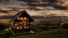 阿尔卑斯山风景的小木屋