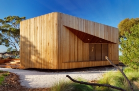 金黄胶合板创建的土著文化小木屋