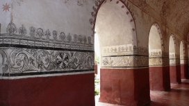中世纪装饰拱形墙面