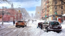 冬天纽约-被大雪困住的汽车