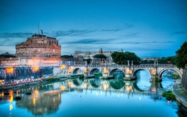 意大利跨河石拱桥夜景壁纸