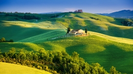美丽托斯卡纳绿色小山丘景观