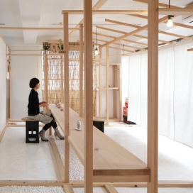 日本东京木头柱梁工艺品陈列室