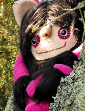 BERRY森林生物玩具-柔软的黑色和粉红色皮毛娃娃