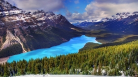 加拿大蓝色雪山冰碛湖
