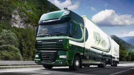 高清晰绿色DAF XF105大卡车壁纸