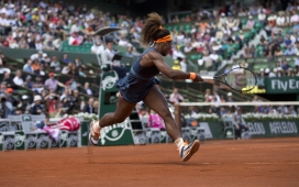打网球的美国黑人球星-塞雷娜・威廉姆斯
