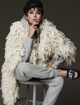 凯蒂・佩里-VOGUE时尚日本2015年9月-一个美诱的“狐狸精”