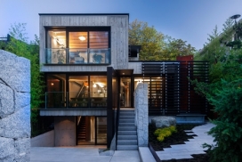 木材纹理混凝土房屋建筑设计-位于温哥华，采用熏黑钢木标水泥制作外观，223平方米，楼高三层，在楼顶上可以可欣赏到附近的山脉和海洋。