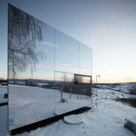 一种低成本的便携式反光镜房子-房屋在在斯洛文尼亚，具有14.5尺寸，建造师采用镜面墙是为了帮助其融入周围的乡村