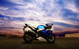 高清晰铃木GSX R750摩托车壁纸