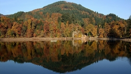 秋季木湖倒影壁纸