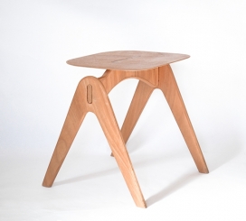 易光椅-天然蜡木材数控切割制作而成，采用胶合板为腿，环保实用。给人一种自然装饰的感觉