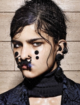 阿斯特丽德赫勒-“一个坚强美丽的女孩”-意大利VOGUE时尚2015年十一月