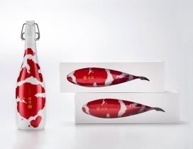 KOI-日本“鲤鱼”清酒包装设计-漂亮的彩色标记纺锤形模仿锦鲤，表达一种生动的图案，代表日本观赏鱼。在日本他们也被称为“活的宝石”
