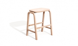 LAY-简单的木质A型凳子设计