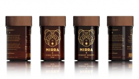 NIRRA-熊爱蜜-纯几何设计，灵感来自蜂窝状的六边形形式和材料结晶特性启发，琥珀瓶黄铜线脱颖而出