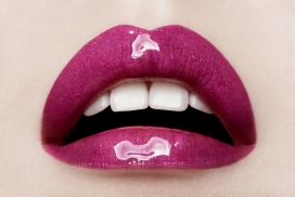 粉红色的水晶嘴唇