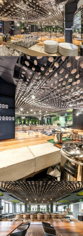 Grill & Bar Terrace-烧烤酒吧露台室内空间设计-设计师采用长相类似鹅卵石又像土豆的物体莱装饰吊灯，非常有创意