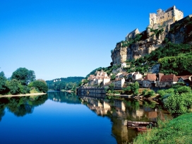 法国小河流山村壁纸