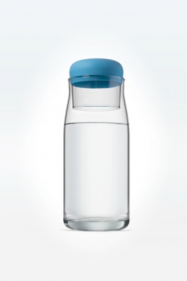 灵感来自小壶和杯子的生态玻璃杯-有一个硅胶套，可以作为一个接触塞与隔热保护，提供一个更安全的密封保