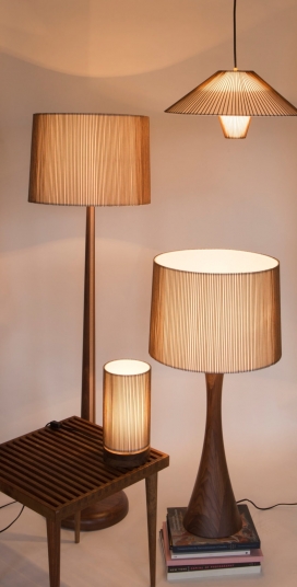 Judy Smilow世纪中期推出的正宗Smilow设计照明设计-灵感来自于她的父亲，作品有两个台灯，吊挂件，落地灯
