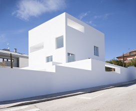 西班牙500平米的Raumplan白屋住宅-看到的远不止是建筑