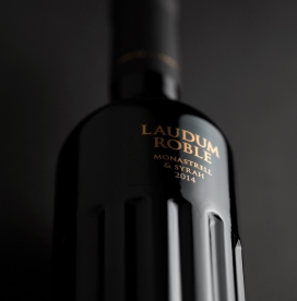Laudum-酒瓶图形-荣获2016西班牙最佳奖