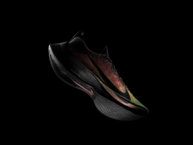 耐克推出3D打印鞋面“世界第一”跑鞋
